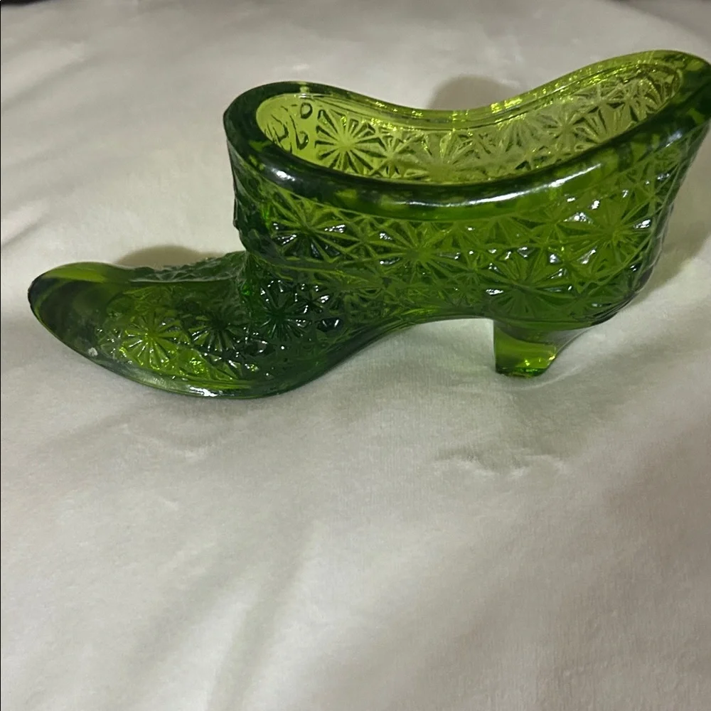 Fenton Art Glass shoe in green Daisy & Button pattern